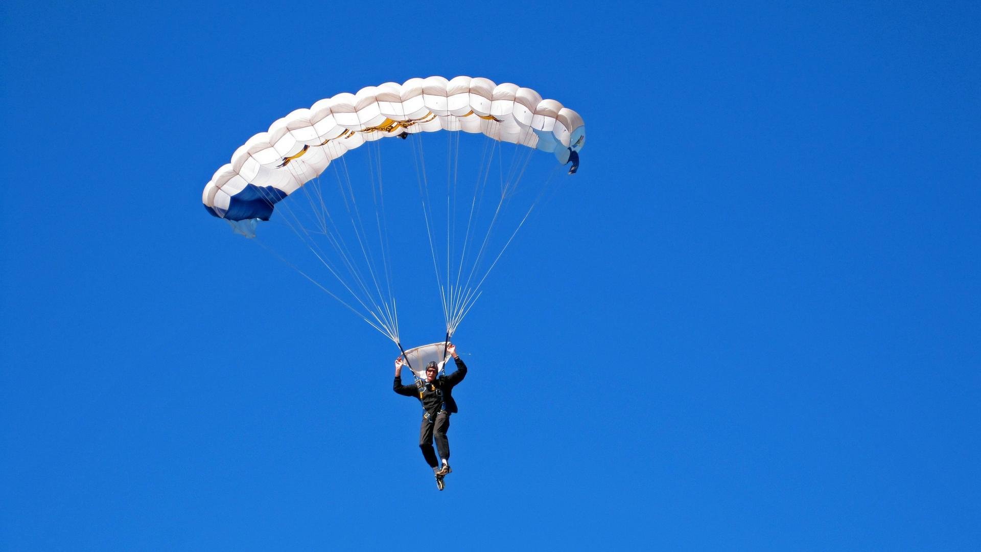 国际赛战术手册公开，促进跨国教练学术交流，国际战术手势