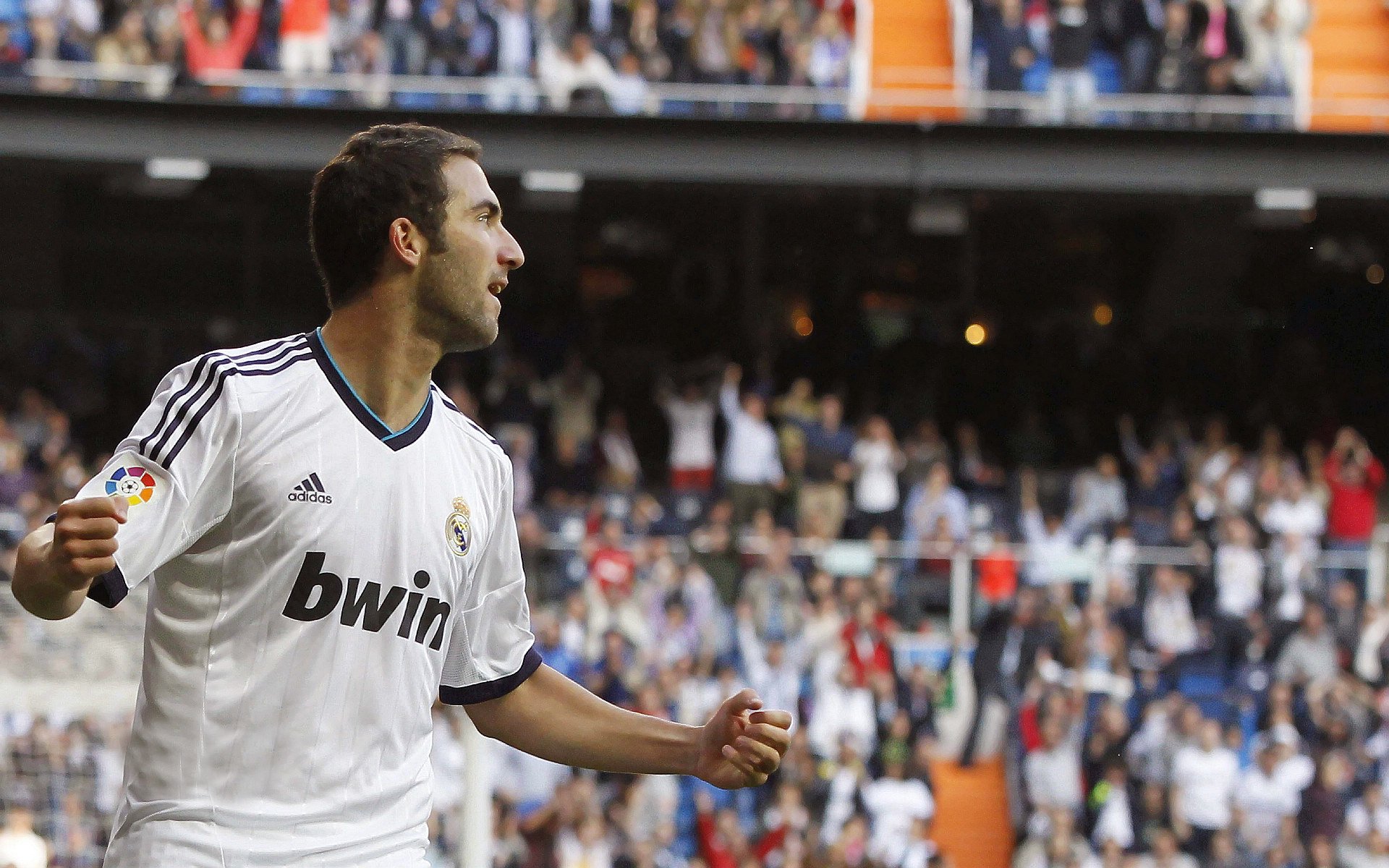 开云体育活动-托里·哈斯克冲刺力十足赢得掌声，托里亚斯哈里斯